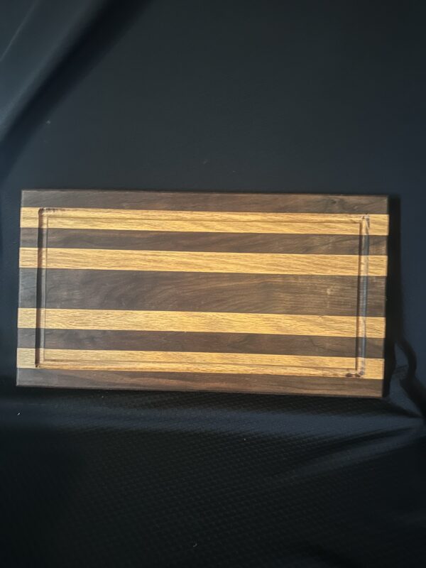 Medium Oak/Walnut Cutting Board